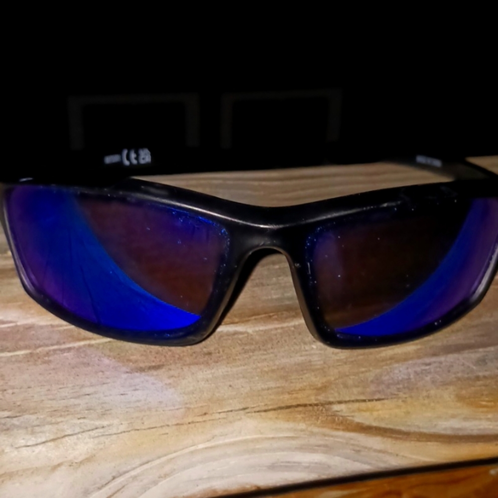 Glasses with blue tint great quality you will love it